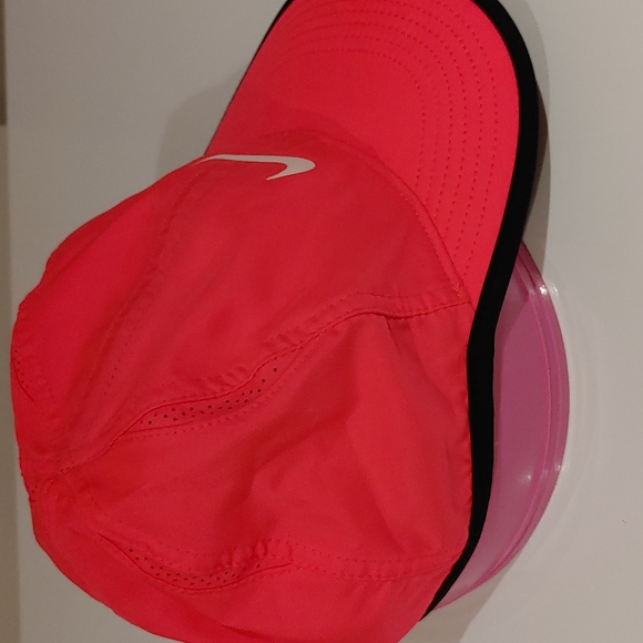 Like New Nike Featherlight Dri-Fit Cap - Picture 2 of 5